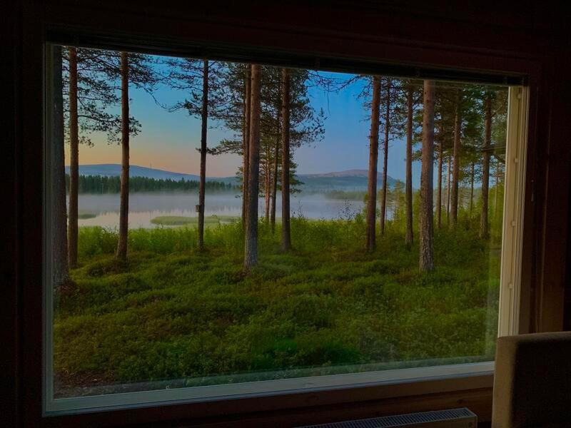 Kaupinmaja, Yllaes, Aekaeslompolo, Lapland - Log Cabin With Lake And Fell Scenery Eksteriør bilde